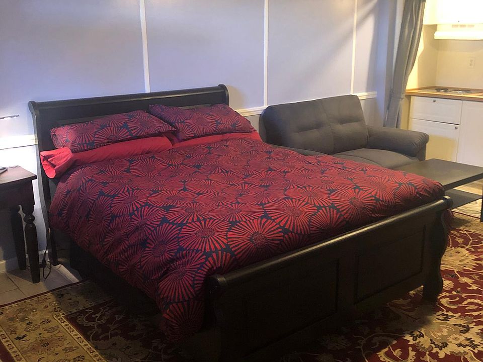 bed toward kitchen