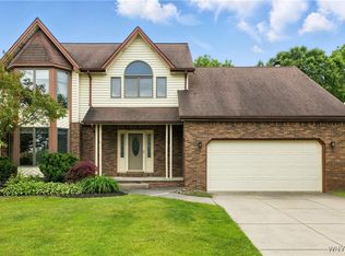 27 Britannia Dr, East Amherst, NY 14051