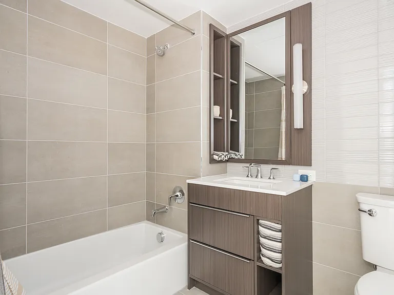 975 Nostrand Ave — Photo 8