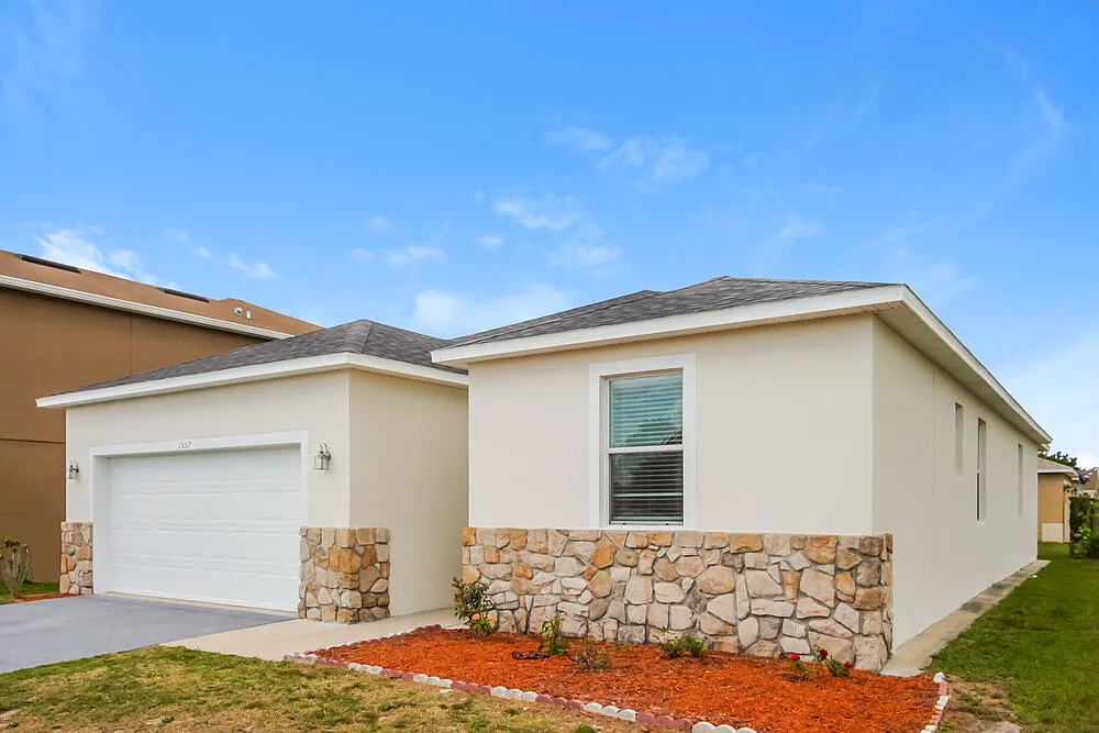 3 bed, 2.0 bath, 1686 sqft, $2,455 — Photo 3