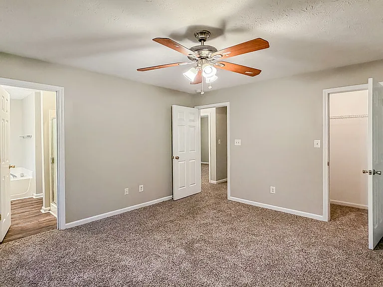 140 Loxley Ct — Photo 10