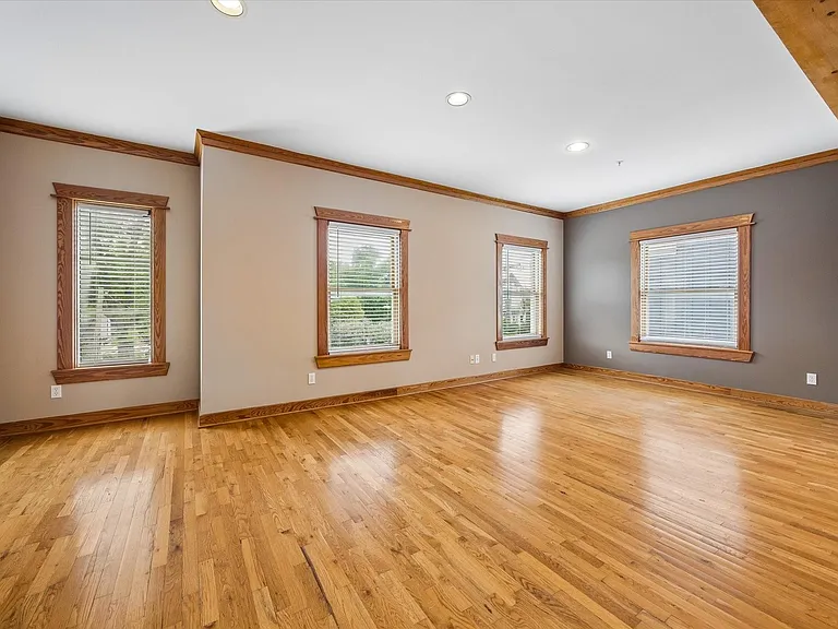215 W Norma St #302 — Photo 8