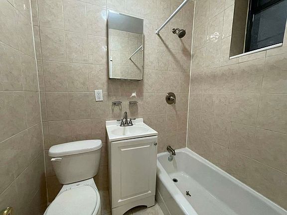 4th image of 326 E 85th St #1E