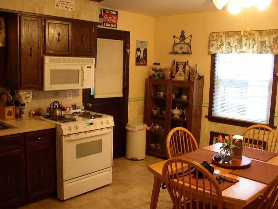 Eat In Kitchen