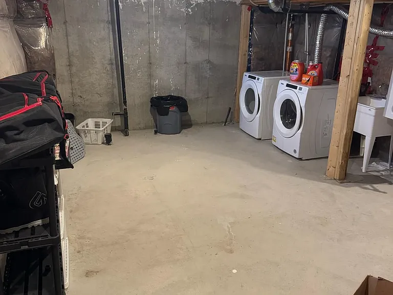 42 Ambereen Pl E — Photo 14