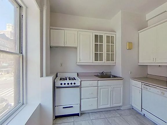 4th image of 184 W 82nd St #2S