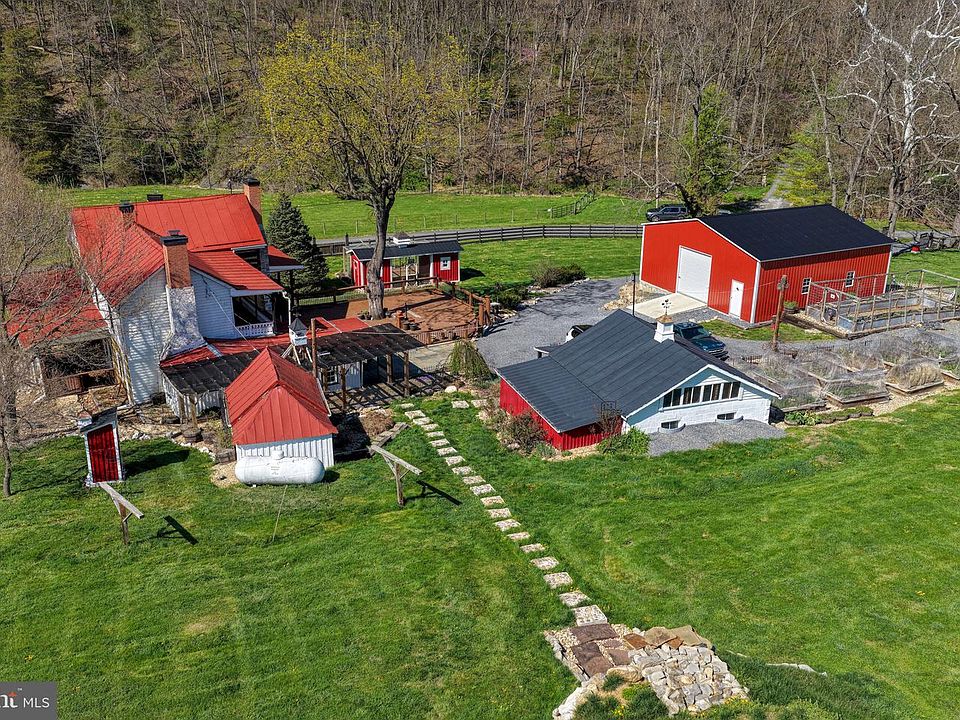 7th image of 989 Swover Creek Rd