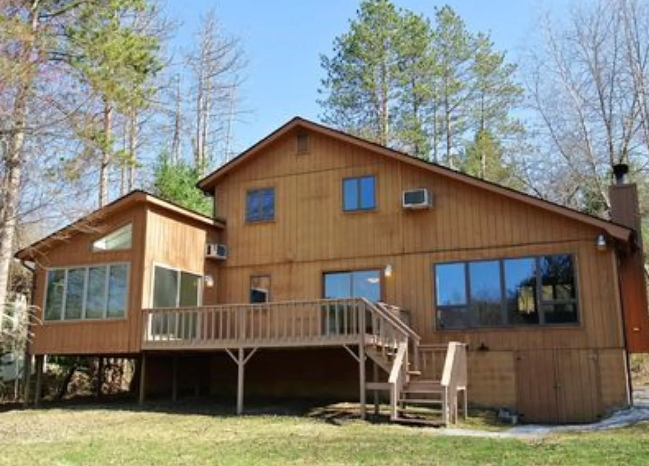 3 bed, 1818 sqft, $2,600 — Photo 2