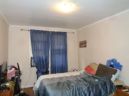 Rented by Zikos Realty Services | media 28