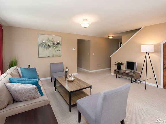 5th image of 700 NE 8th St