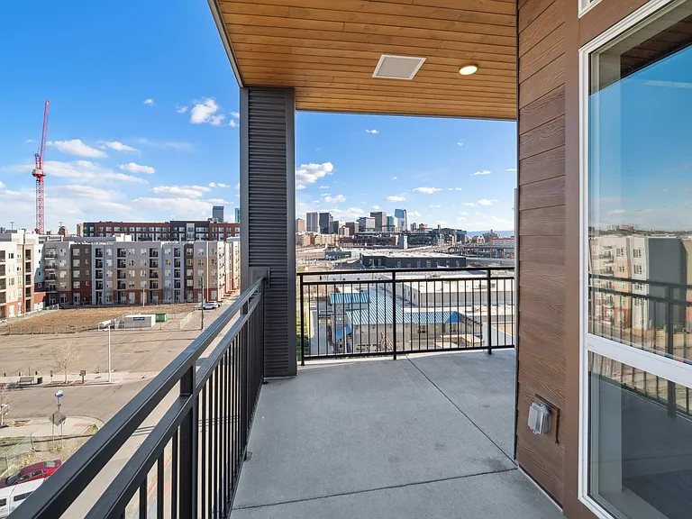 RiNo_interiorbalcony