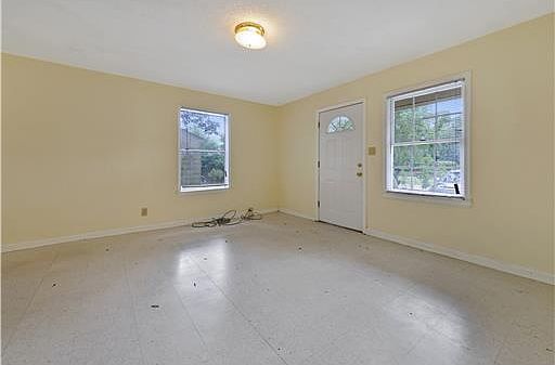 3rd image of 2095 Southern Ave