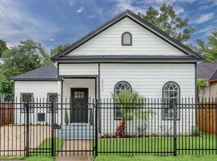 2320 Chestnut St, Houston, TX 77009