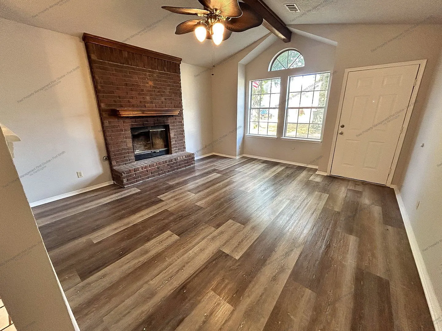 3 bed, 2.0 bath, 1245 sqft, $1,250 — Photo 2