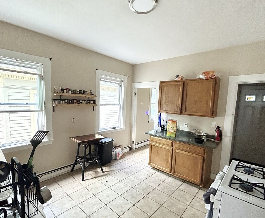 1st image of 72 Calumet St APT 3A