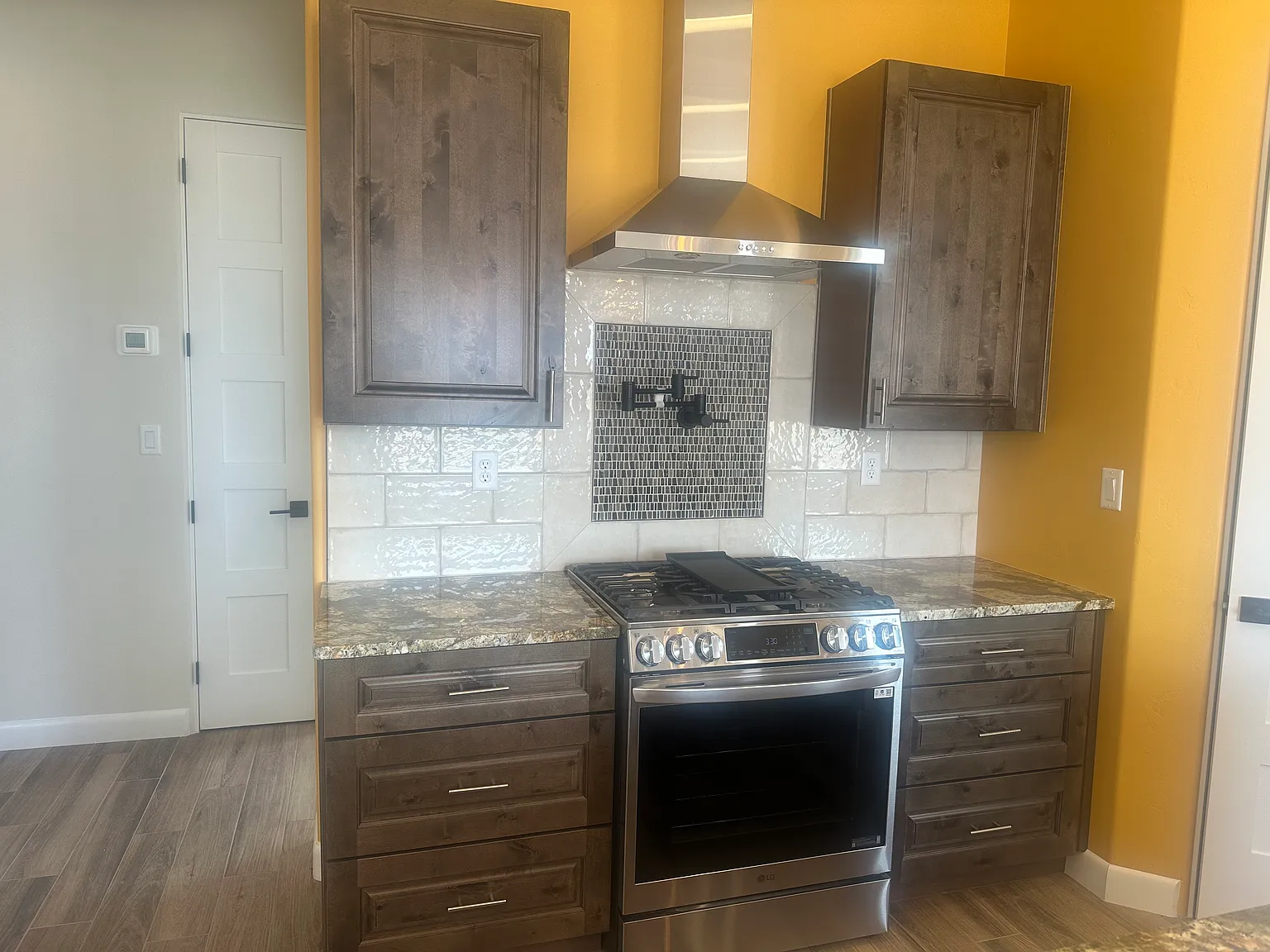 2 bed, 1200 sqft, $1,800 — Photo 2