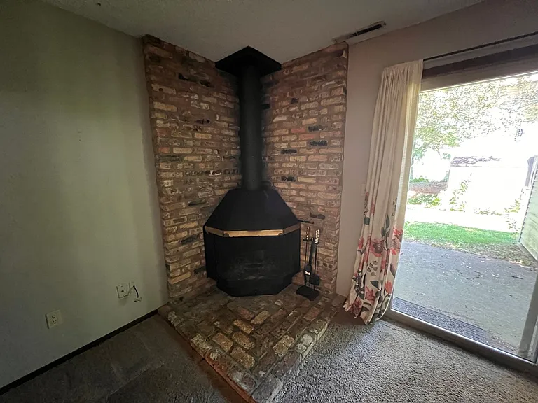 434 Hawaii Ct — Photo 18