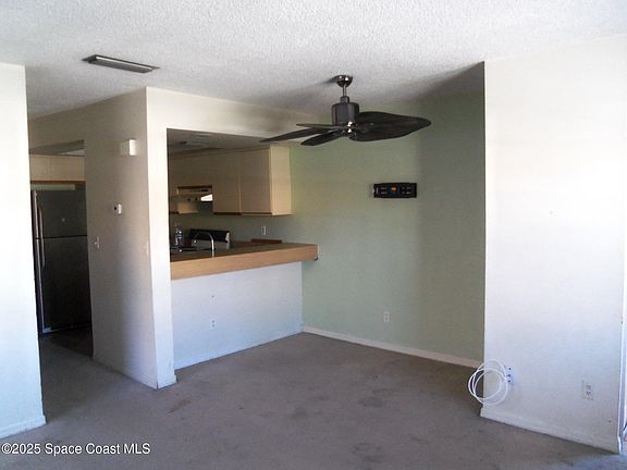 3rd image of 3041 Sir Hamilton Cir #7