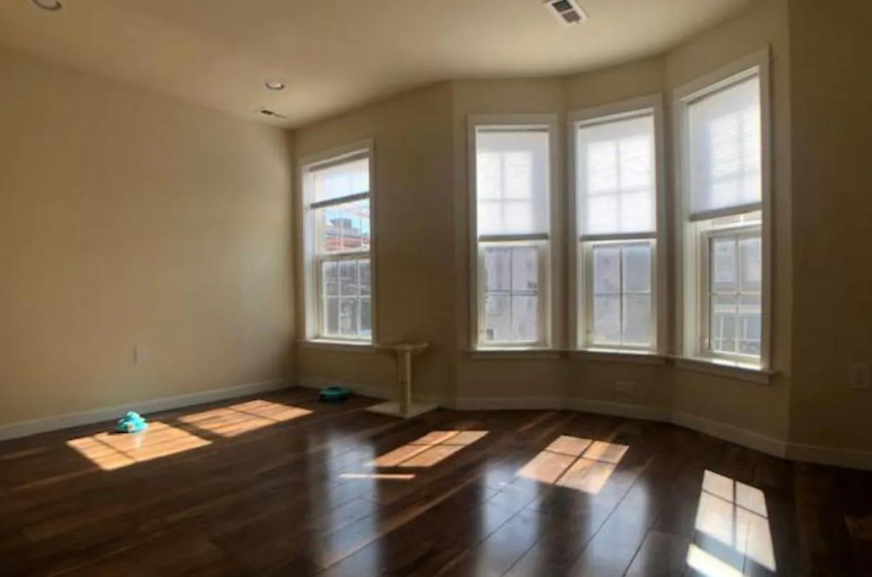 2 bed, 1000 sqft, $1,800 — Photo 3