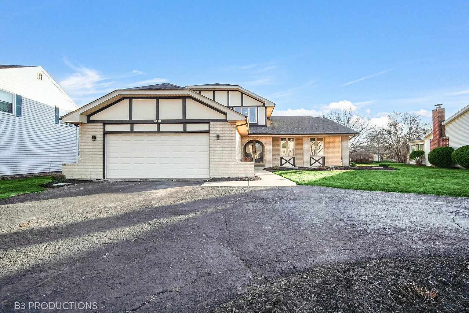 3030 Bonnie Brae Cres photo 1