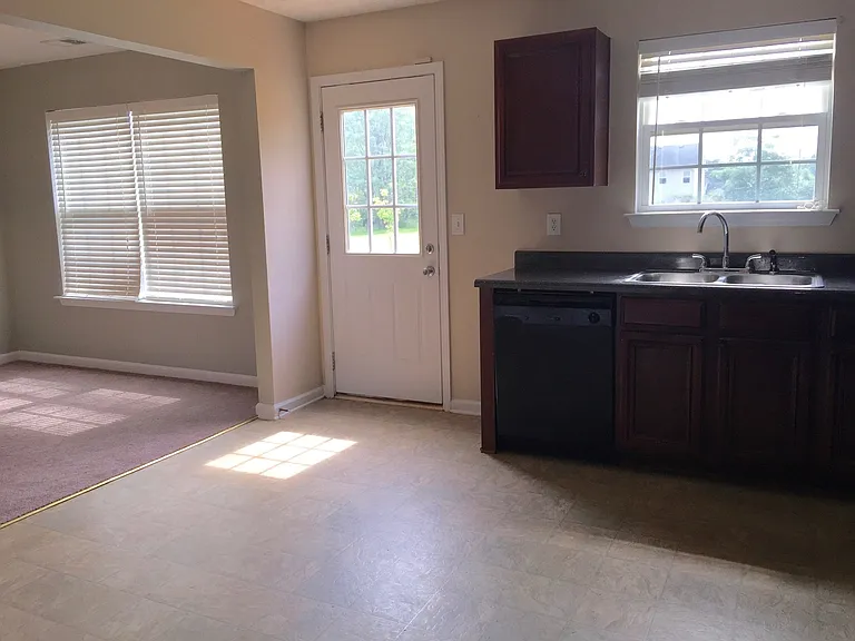 126 Potomac Dr — Photo 9