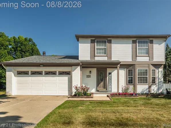 808 Oak Ridge Ct, Brighton, MI 48116