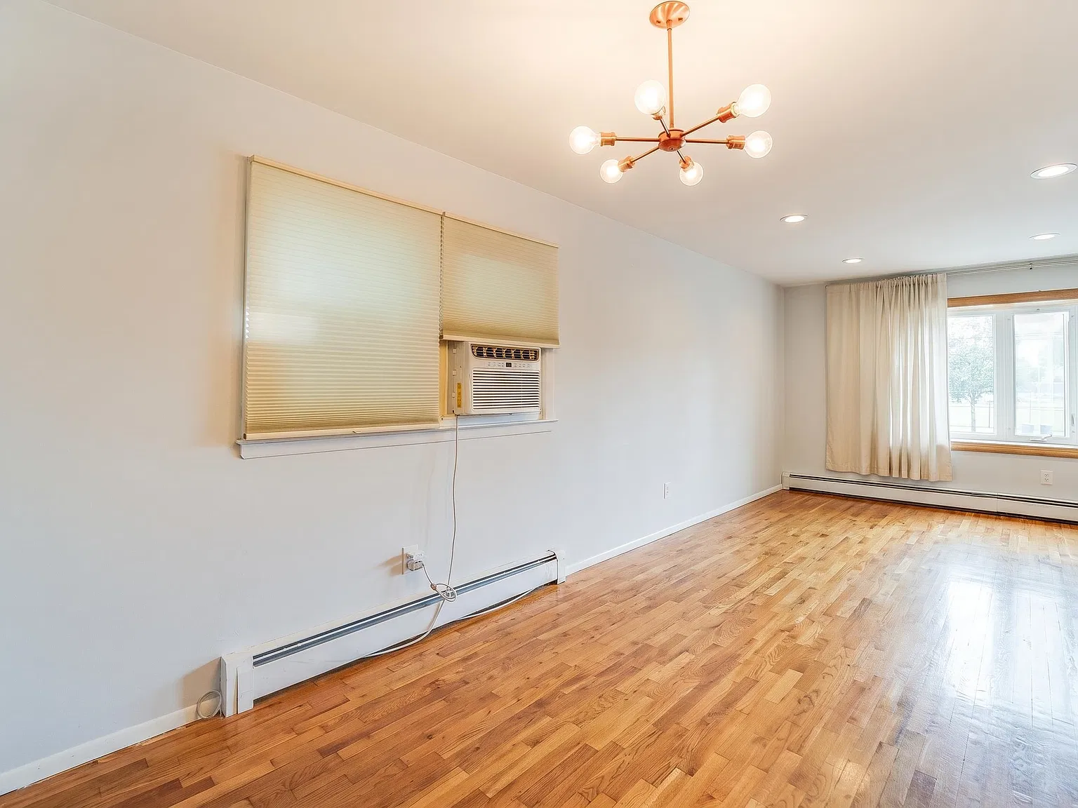 3 bed, 2.0 bath, 1400 sqft, $2,995 — Photo 2
