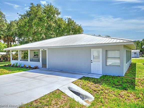 3rd image of 3065 Magnolia St
