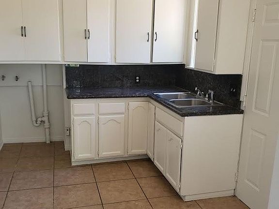 4th image of 4227 Cedar Dr