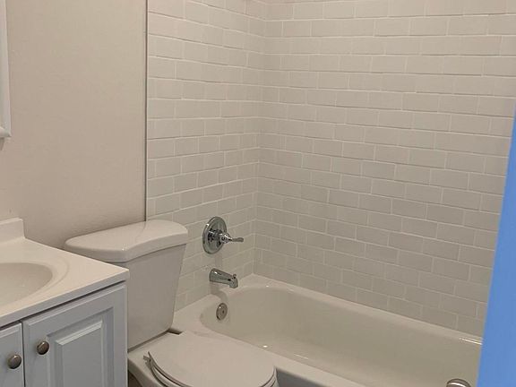 5th image of 725 42nd St