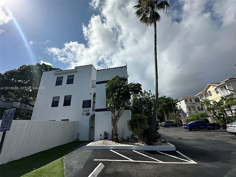2705 NE 9th Ave #203 — Photo 35