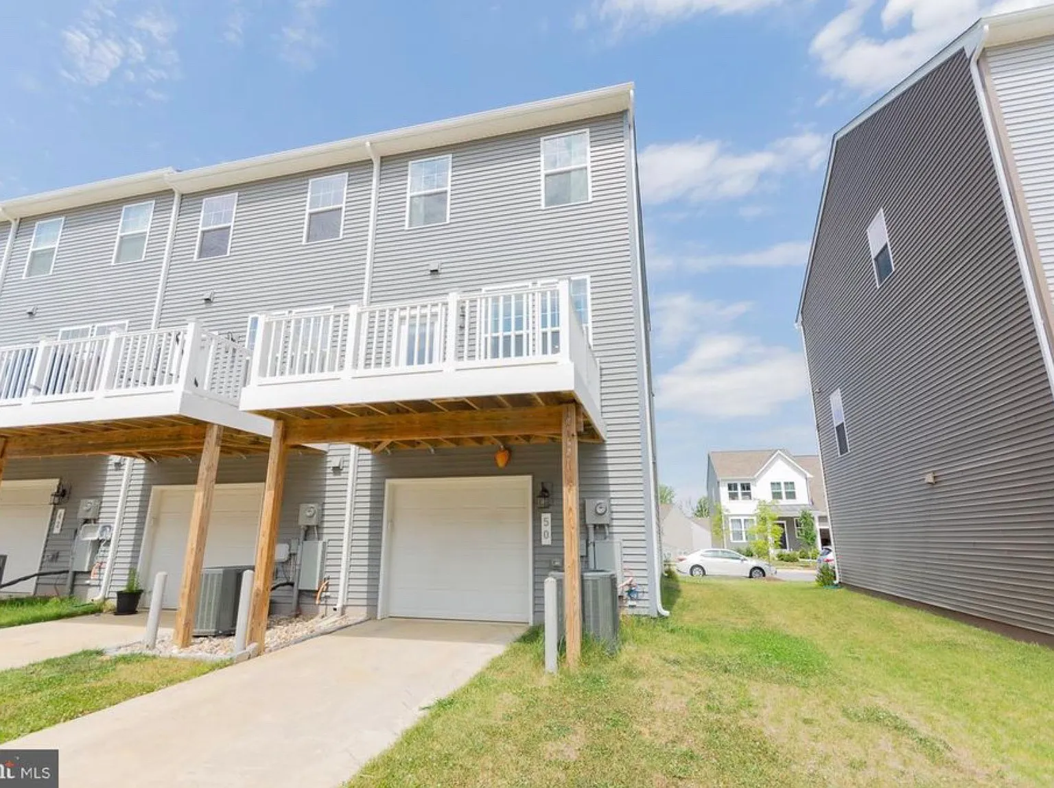 2 bed, 2.5 bath, 1395 sqft, $1,800 — Photo 3