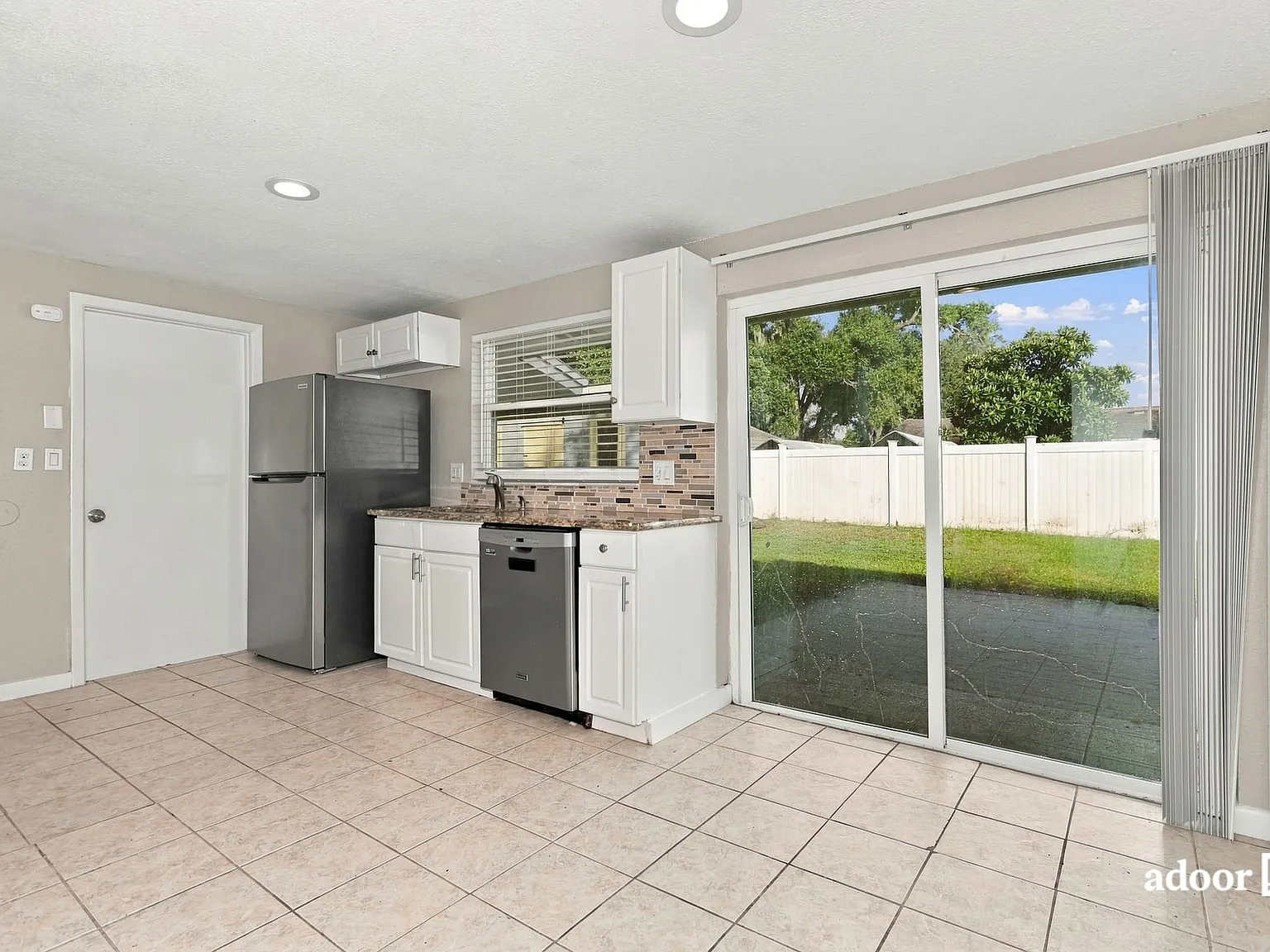 3 bed, 2.0 bath, 1169 sqft, $2,145 — Photo 3