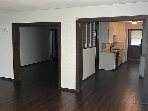 3rd image of 600 NW Barbara Ln