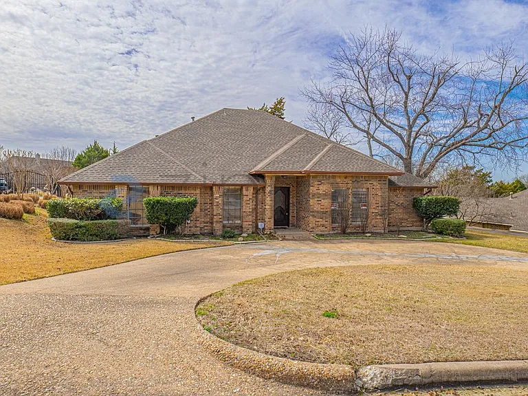 10 Cypress Ct — Photo 1