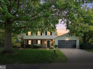2156 Southbrook Dr, York, PA 17403