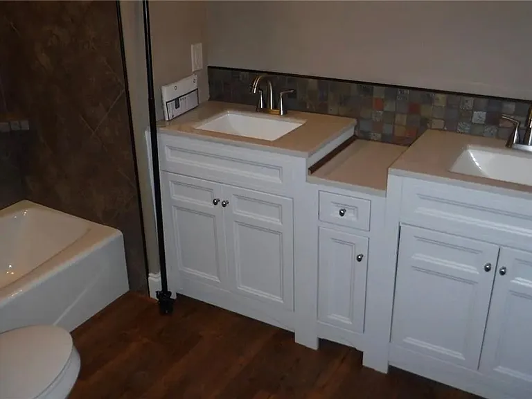 308 S Poplar St — Photo 4
