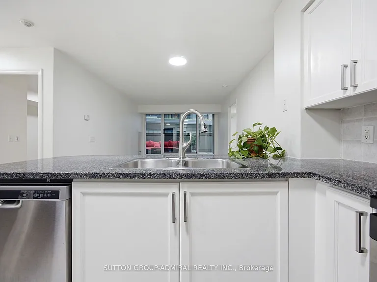 30 Grand Trunk Cres #309 — Photo 13