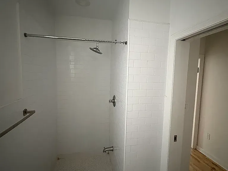 1557 De Kalb Ave #2L — Photo 9