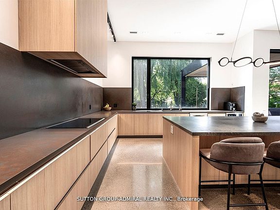 5th image of 126 Wood Ln