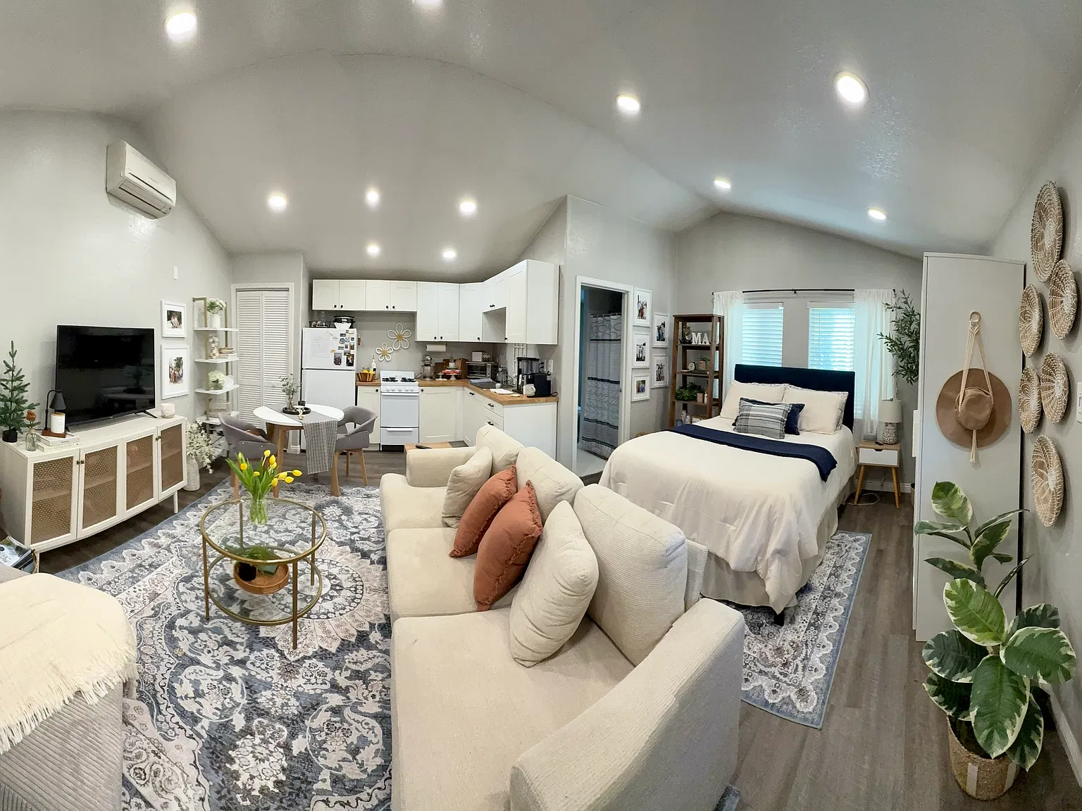 Studio, 400 sqft, $1,375 — Photo 4