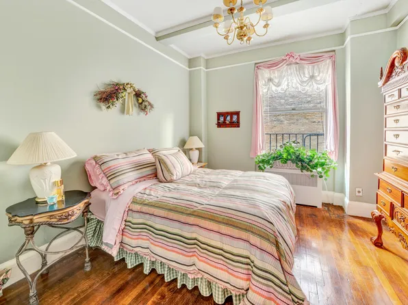 1060 Park Avenue image 4 of 7