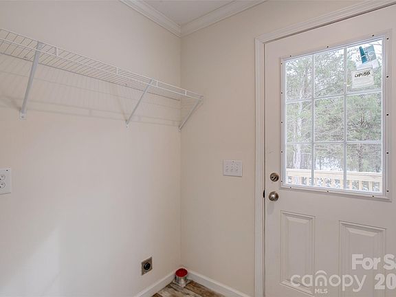 5th image of 978 Old York Rd