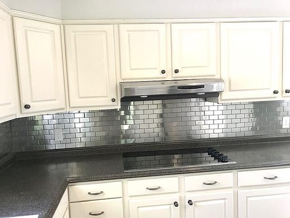 4th image of 108 Nolen St