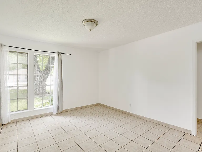 9502 N Creek Dr — Photo 5