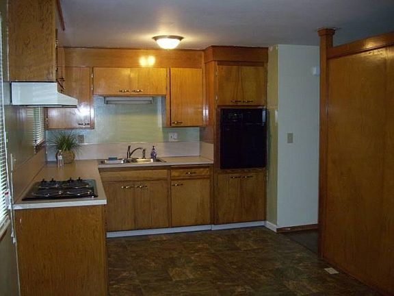 3rd image of 10215 Earley Ave SW