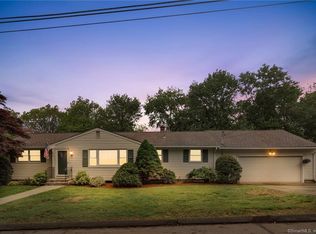 22 Chidsey Dr, North Branford, CT 06471