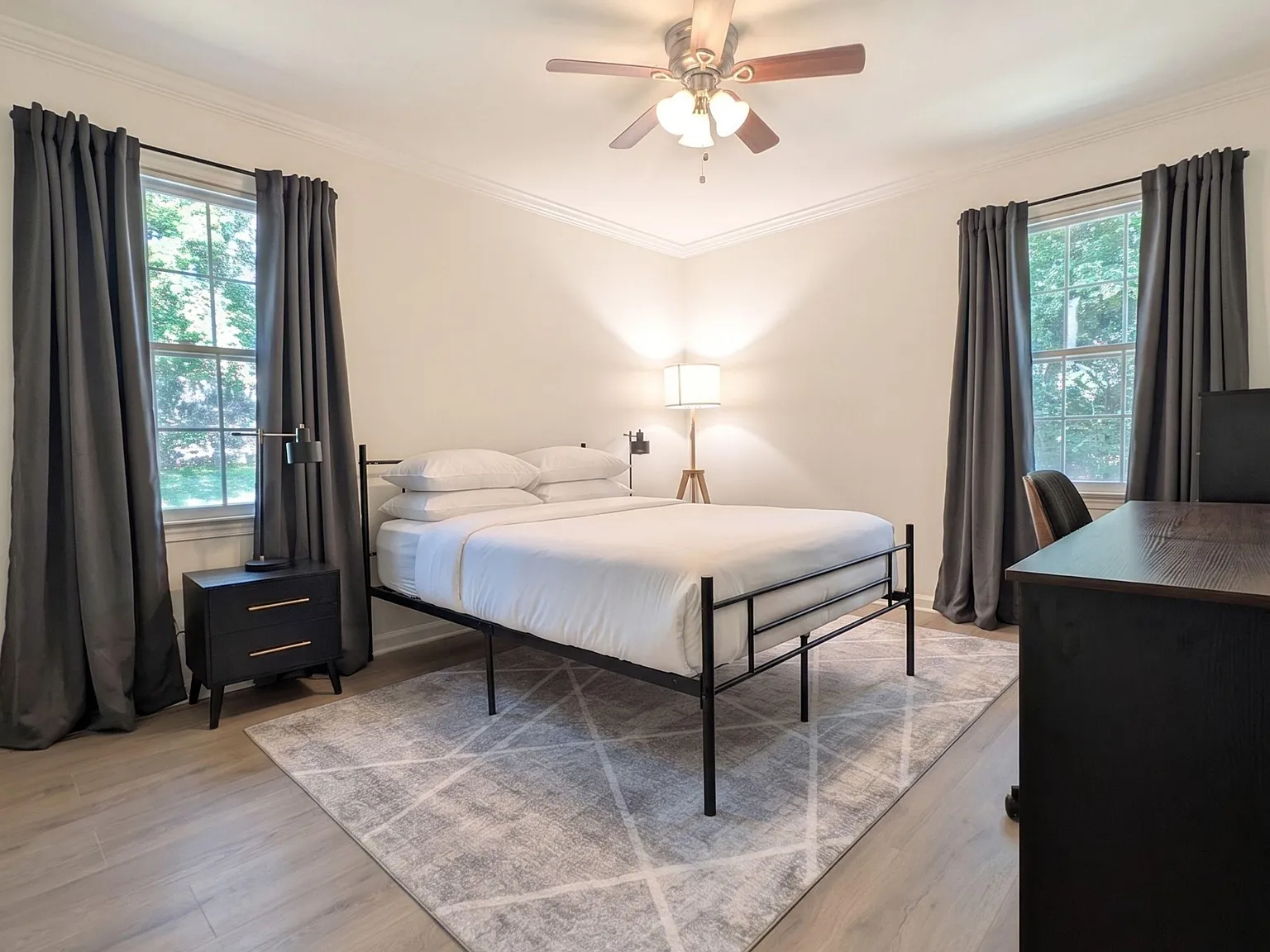 3 bed, 2.0 bath, 1800 sqft, $1,849 — Photo 4