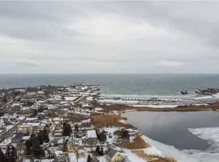 167 Coggeshall Ave APT A, Newport, RI 02840