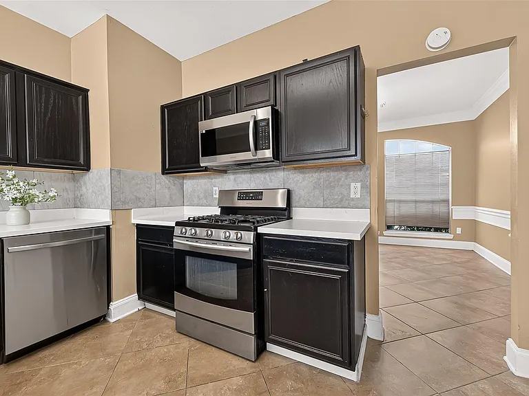 4011 Alexis Cir — Photo 14